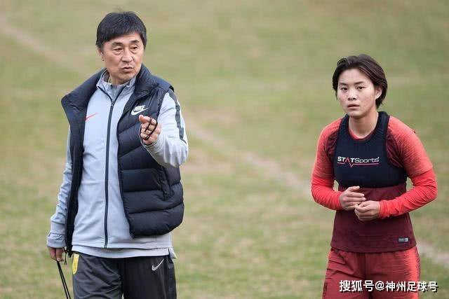 格拉维纳强烈指责因凡蒂诺：足球不应被私人专有